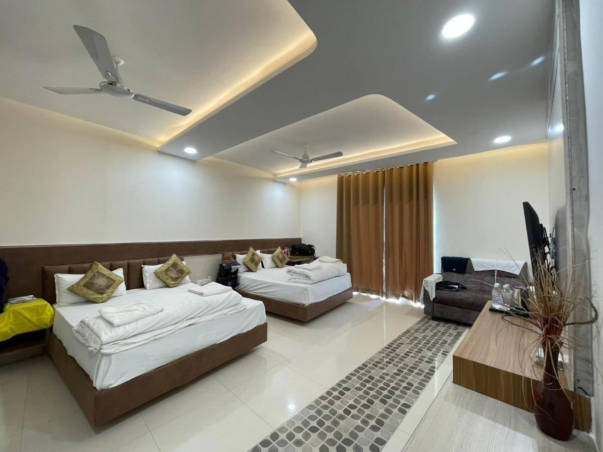 Hotel Santoor Váránaszi Kültér fotó