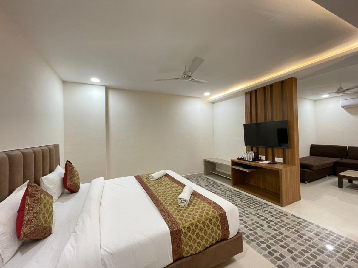 Hotel Santoor Váránaszi Kültér fotó