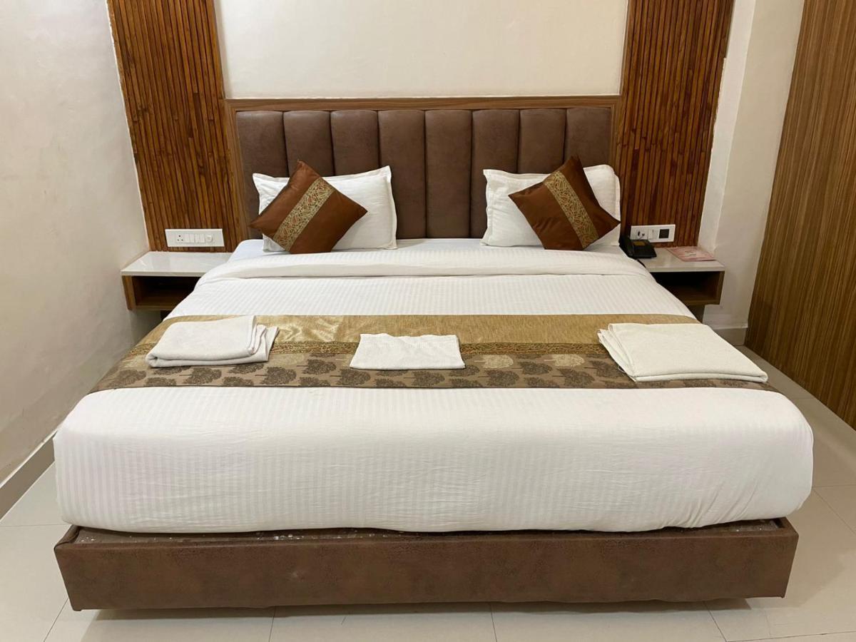 Hotel Santoor Váránaszi Kültér fotó