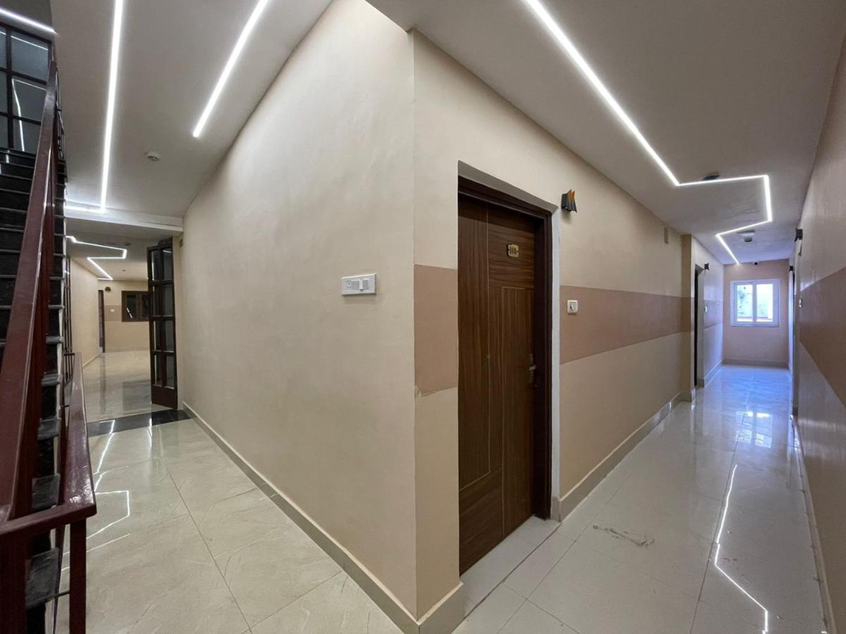 Hotel Santoor Váránaszi Kültér fotó