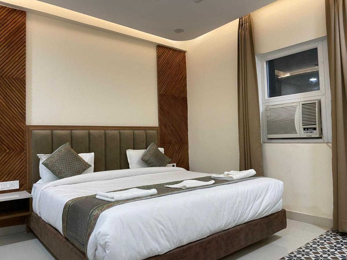 Hotel Santoor Váránaszi Kültér fotó
