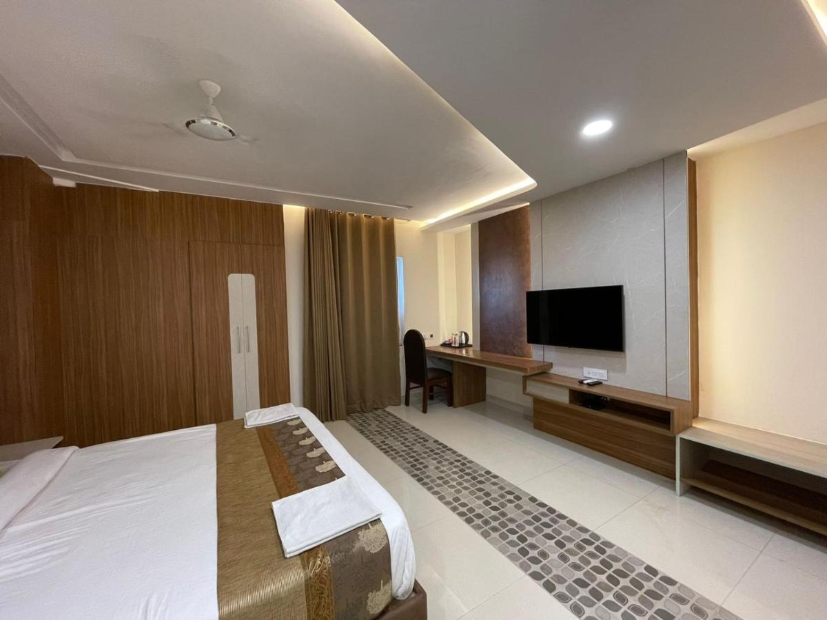 Hotel Santoor Váránaszi Kültér fotó