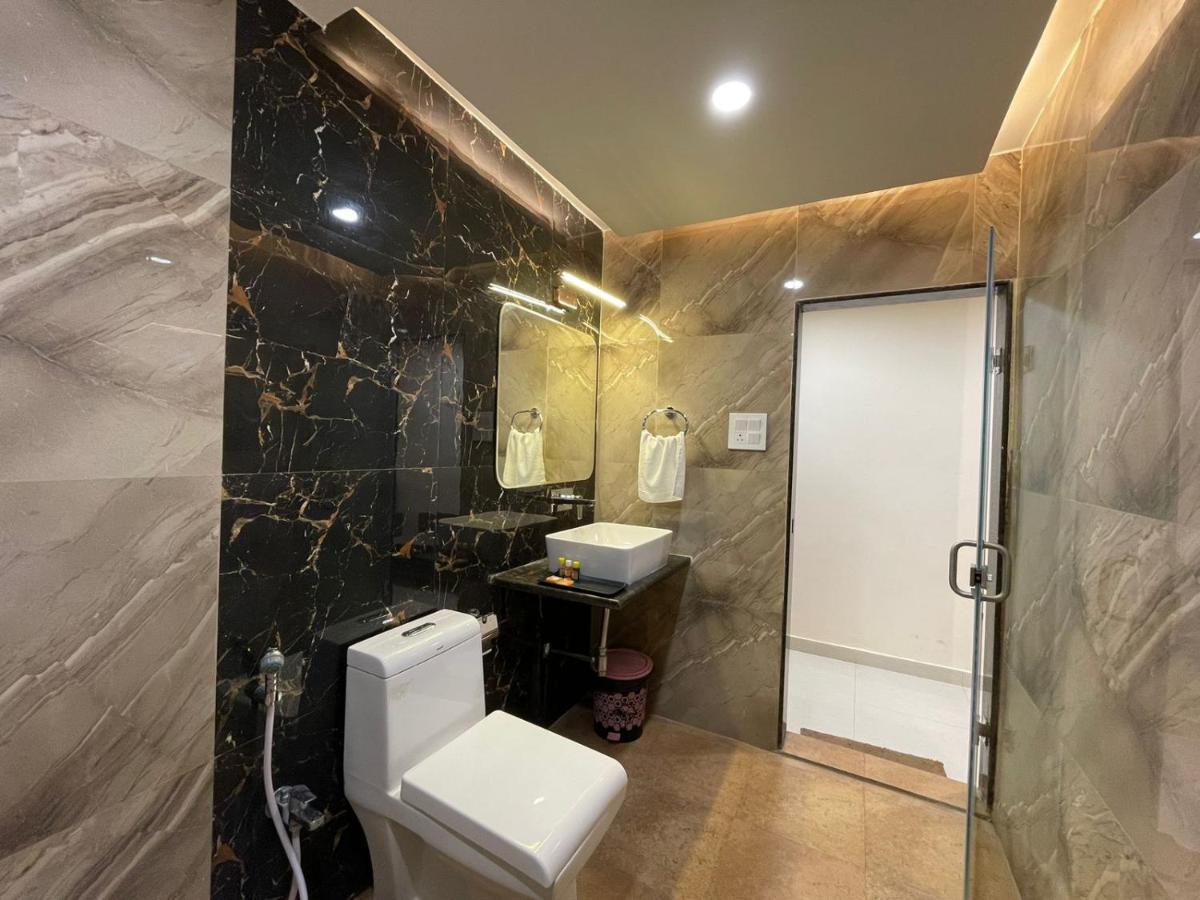 Hotel Santoor Váránaszi Kültér fotó