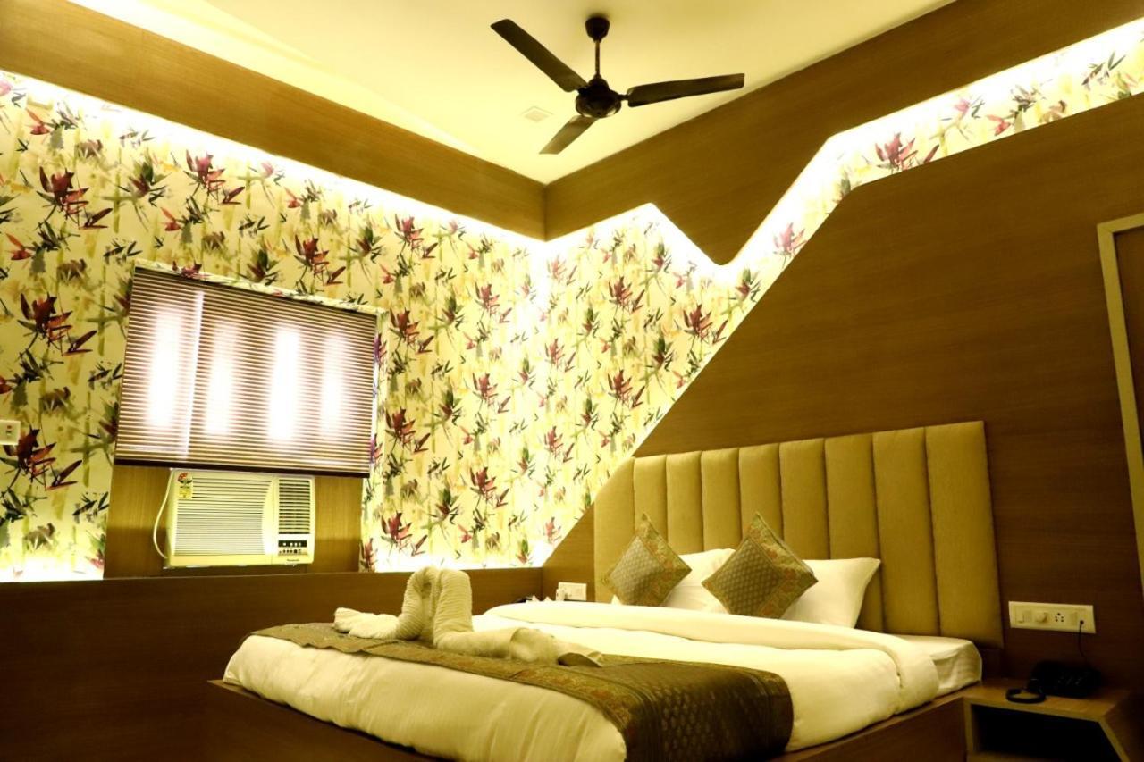 Hotel Santoor Váránaszi Kültér fotó