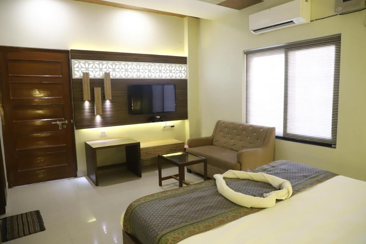 Hotel Santoor Váránaszi Kültér fotó