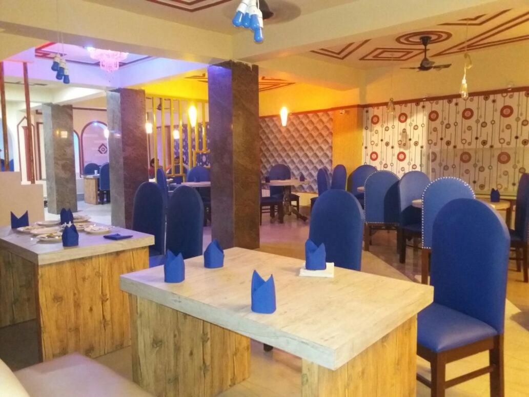 Hotel Santoor Váránaszi Kültér fotó