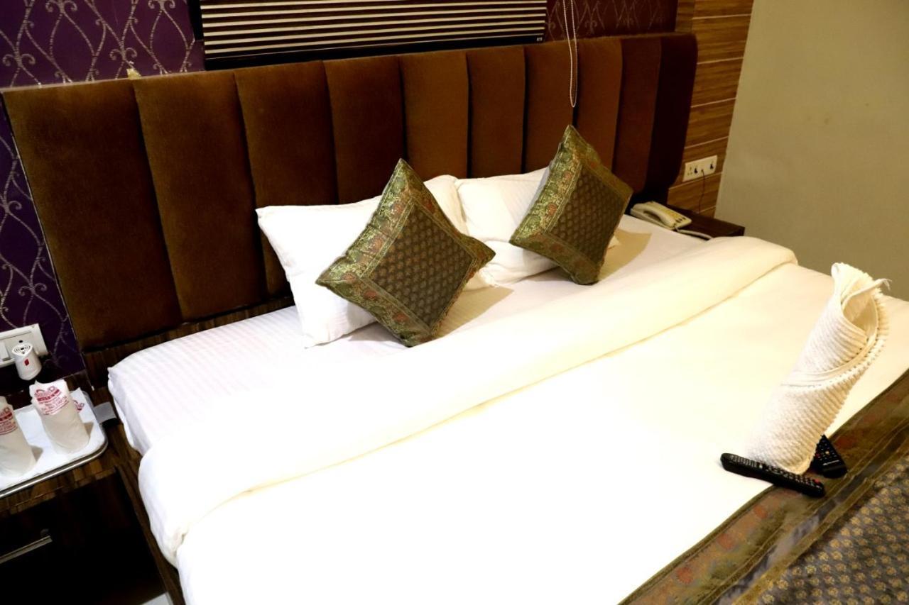 Hotel Santoor Váránaszi Kültér fotó